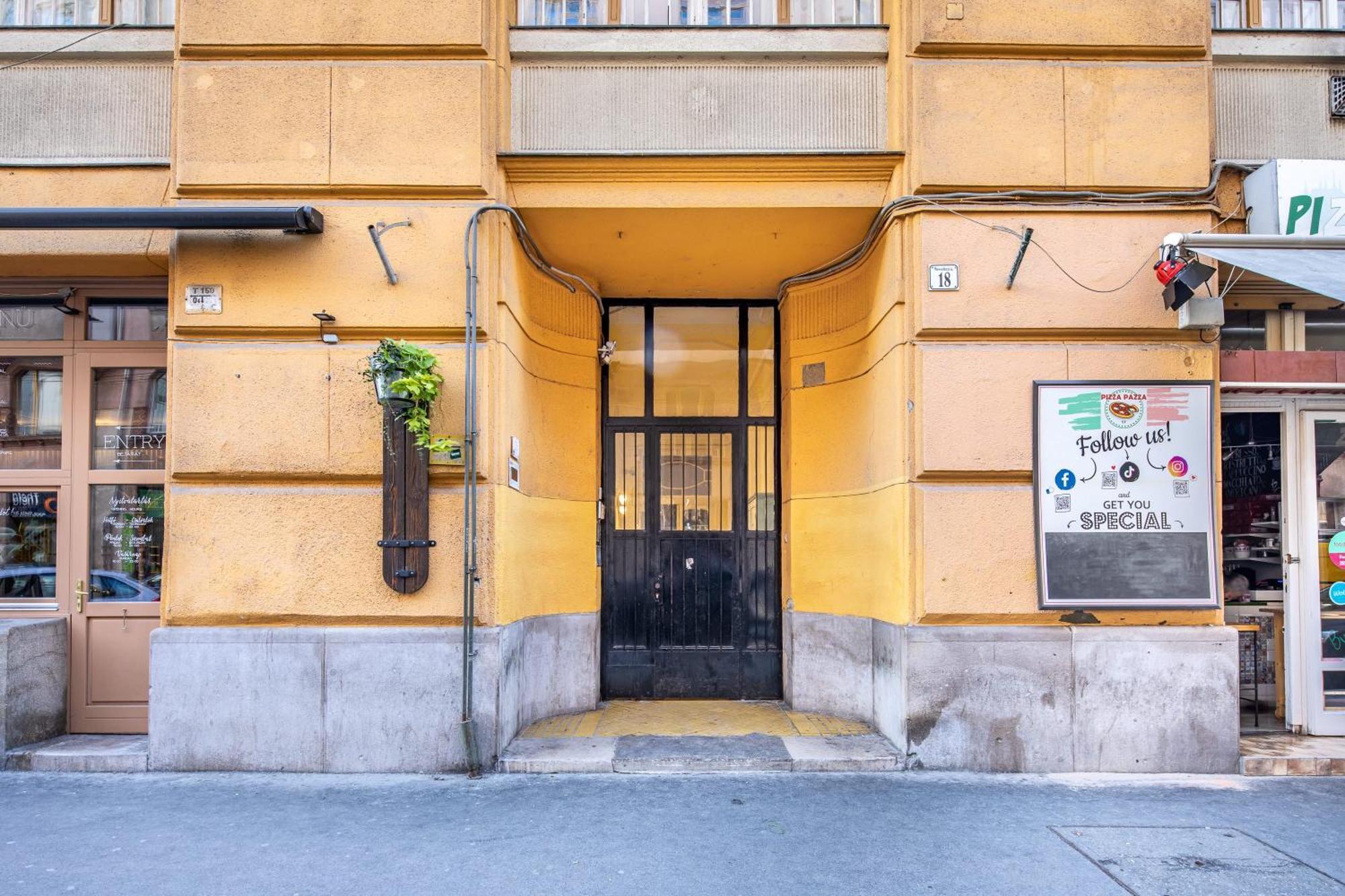 Very Central - Small Studio For Solo Traveller Budapeste Exterior foto